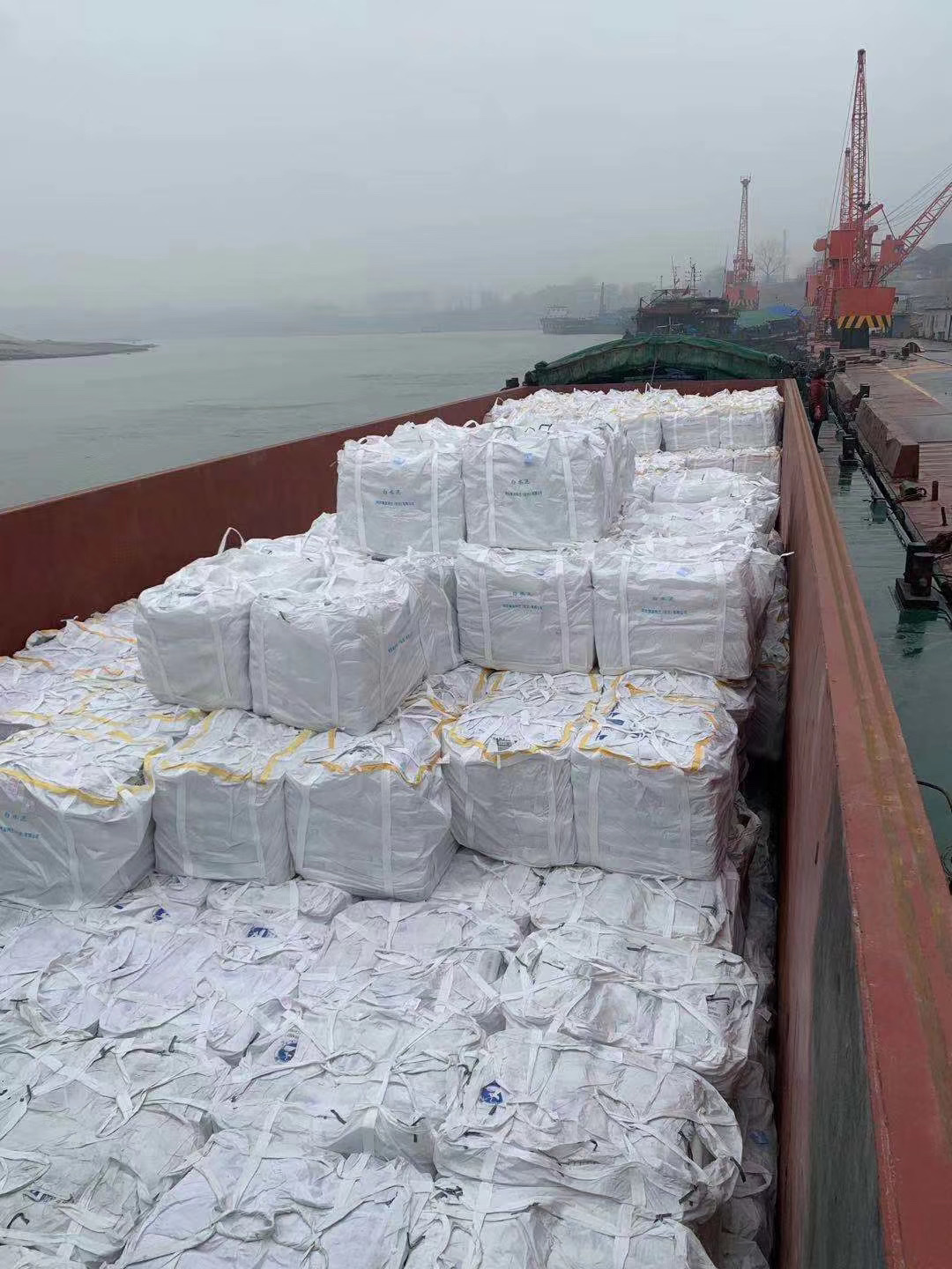 白得耀眼，硬得可靠？——阿爾博仙鹿白水泥強(qiáng)度與耐久性的真相探究！